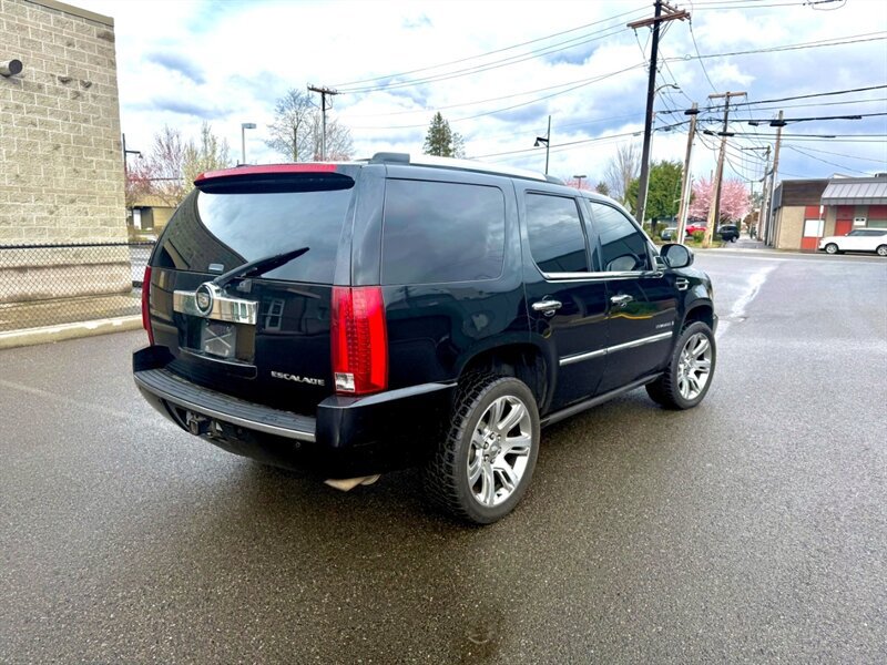 Used 2007 Cadillac Escalade AWD w/ Information Package image 4