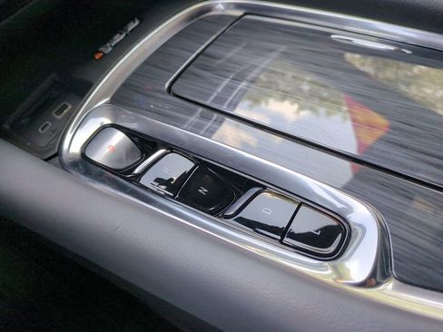 Used 2023 Buick Enclave Essence image 15