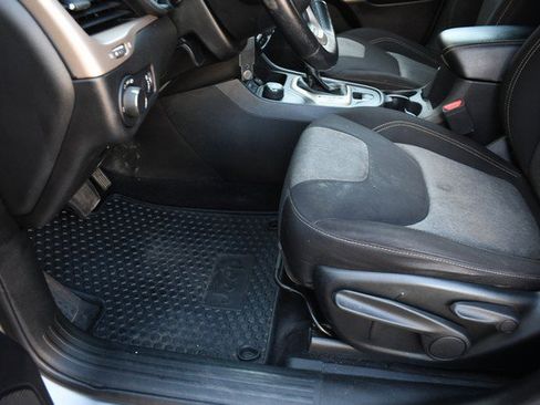 Used 2017 Jeep Cherokee Altitude AWD/4WD image 15