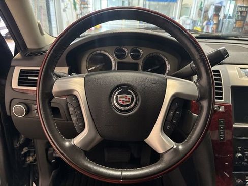 Used 2011 Cadillac Escalade EXT Luxury AWD/4WD image 14