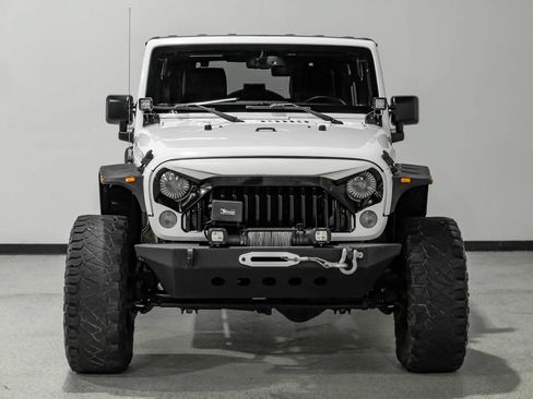 Used 2015 Jeep Wrangler Unlimited Rubicon w/ Connectivity Group AWD/4WD image 3