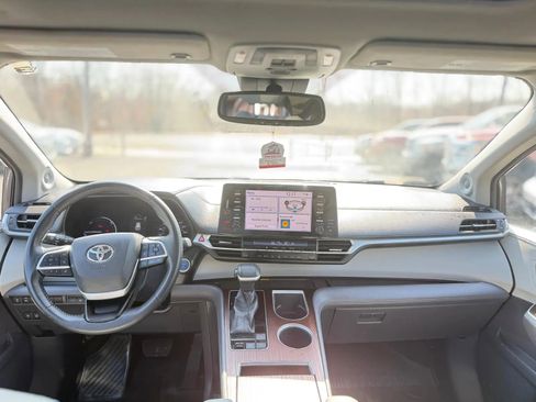 Used 2021 Toyota Sienna XLE w/ XLE Plus Package image 25