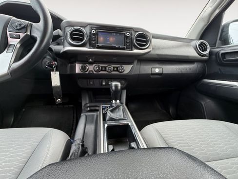 Used 2019 Toyota Tacoma SR5 AWD/4WD image 11