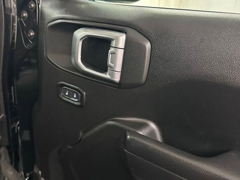 Used 2023 Jeep Wrangler Unlimited Rubicon 4xe w/ Cold Weather Group AWD/4WD image 39