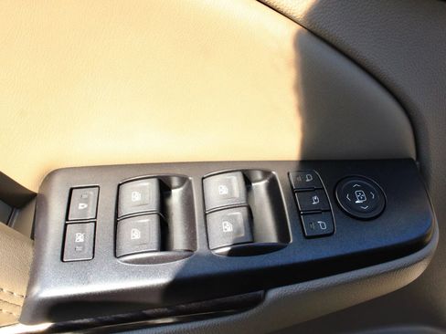 Used 2015 GMC Yukon XL SLT w/ Open Road Package image 18