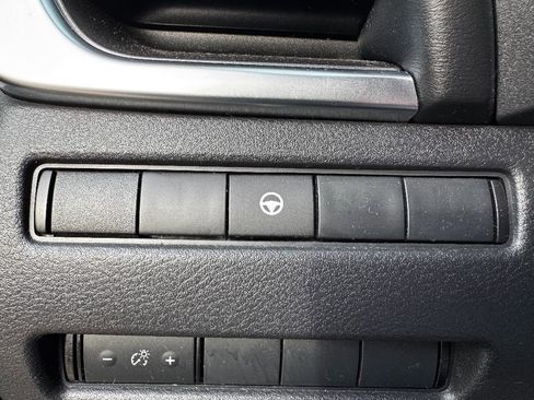 Used 2023 Nissan Rogue SV image 22