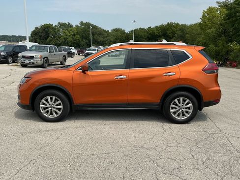 Used 2018 Nissan Rogue SV AWD/4WD image 2