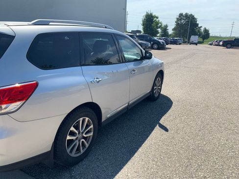 Used 2014 Nissan Pathfinder SL w/ SL Tech Package FWD image 5