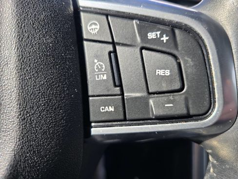 Used 2018 Land Rover Discovery Sport HSE Luxury image 19