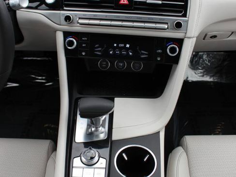 Used 2025 Genesis G70 2.5T RWD image 18
