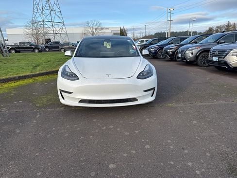 Used 2021 Tesla Model 3 Standard Range Plus image 2
