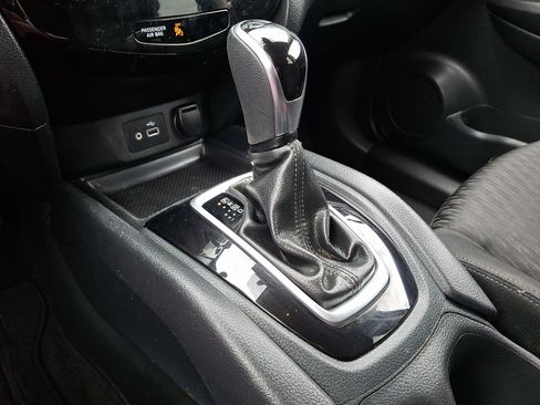 Used 2019 Nissan Rogue S w/ Special Edition Package FWD image 14