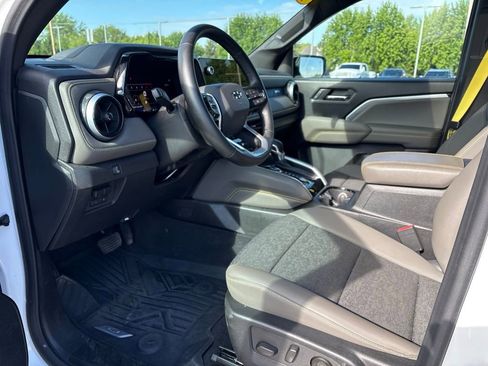 Used 2024 Chevrolet Colorado ZR2 w/ Technology Package AWD/4WD image 7
