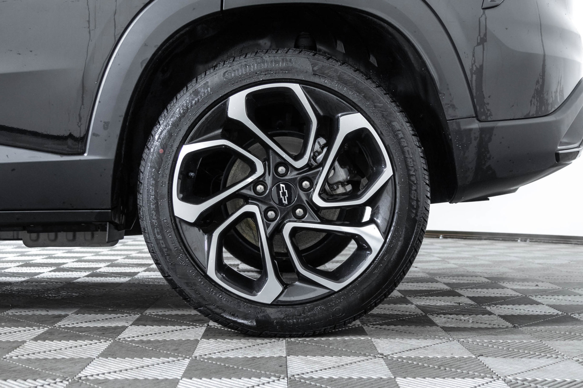 Used 2024 Chevrolet Trax RS w/ Sunroof Package FWD image 43