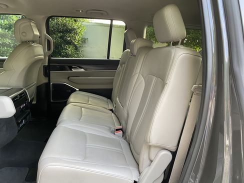 Used 2024 Jeep Wagoneer Series II w/ Flexible Seating Group RWD image 35