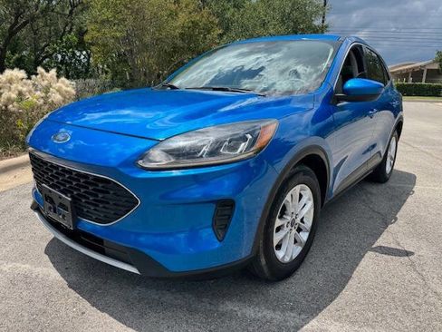 Used 2020 Ford Escape SE image 2