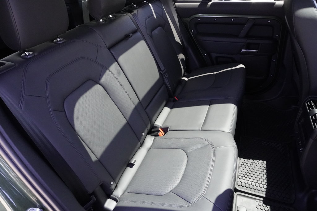 New 2026 Land Rover Defender 110 X-Dynamic SE AWD/4WD image 30
