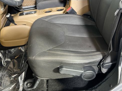 Used 2017 Jeep Wrangler Unlimited Rubicon w/ Dual Top Group image 17