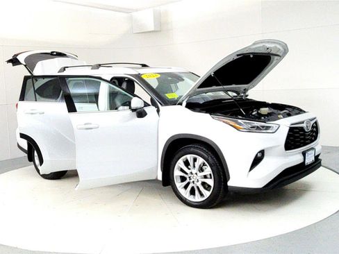 Used 2023 Toyota Highlander Limited image 12
