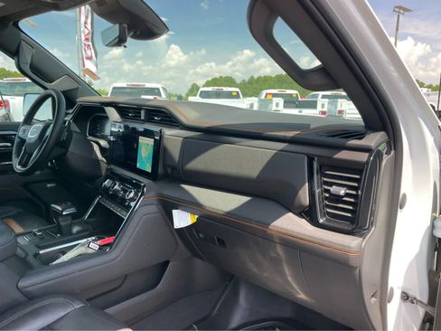 Used 2023 GMC Sierra 1500 AT4 w/ AT4 Premium Package AWD/4WD image 32