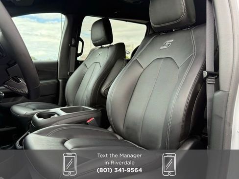 New 2026 Chrysler Pacifica Select w/ S Appearance Package image 2