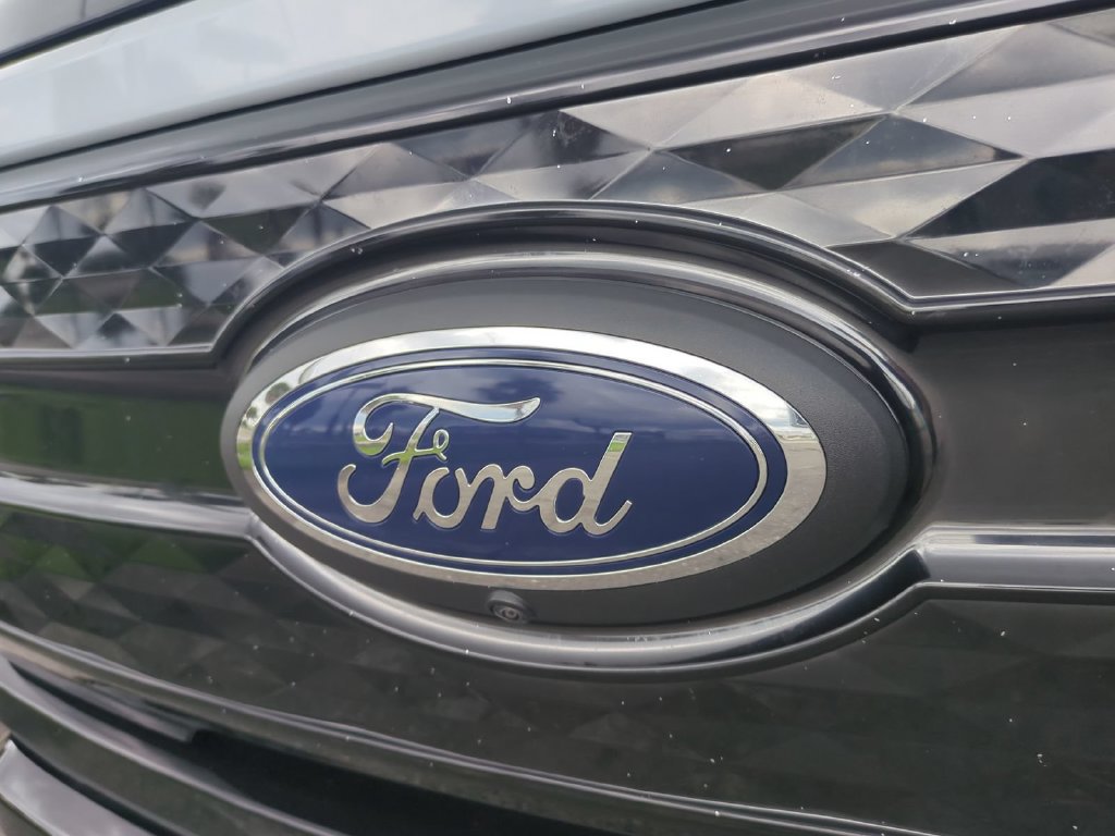 Used 2023 Ford F150 Lightning Platinum AWD/4WD image 13