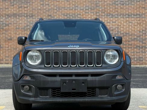Used 2018 Jeep Renegade Latitude FWD image 3