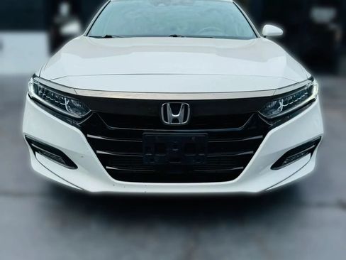 Used 2018 Honda Accord Sport image 8