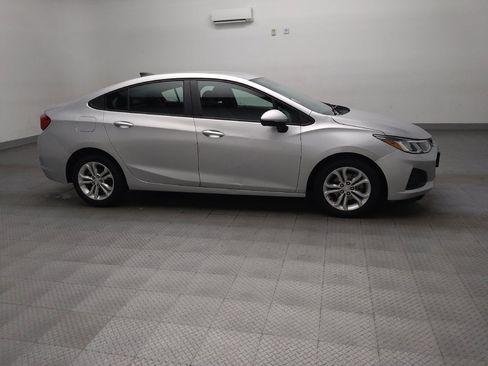 Used 2019 Chevrolet Cruze LS w/ LS Convenience Package image 11