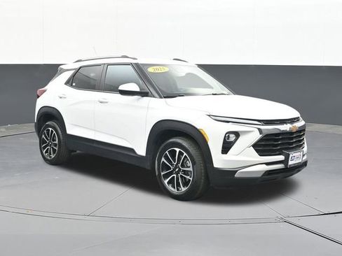 Used 2025 Chevrolet TrailBlazer LT AWD/4WD image 22
