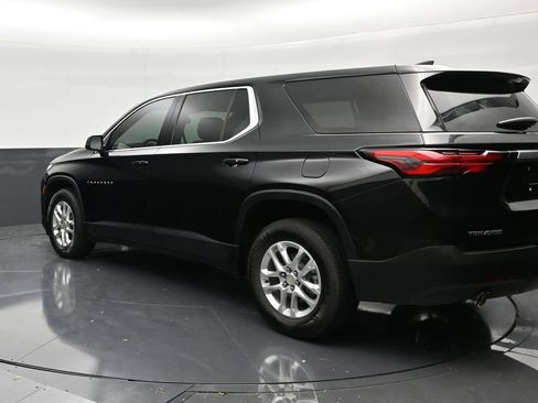 Used 2023 Chevrolet Traverse LS FWD image 3
