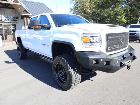 Used 2018 GMC Sierra 2500 SLT w/ Duramax Plus Package image 3