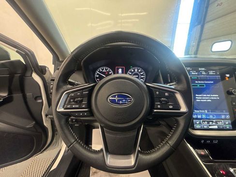 Used 2025 Subaru Outback Premium AWD/4WD image 11