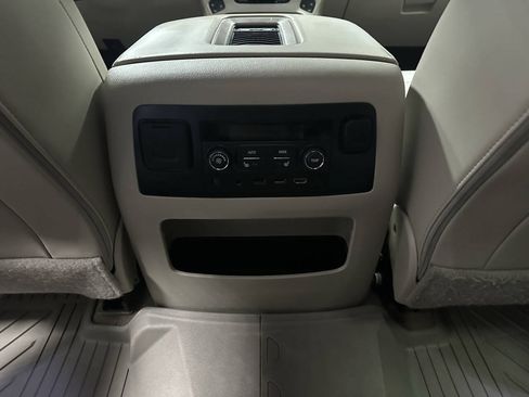 Used 2019 GMC Yukon Denali w/ Denali Ultimate Package AWD/4WD image 12