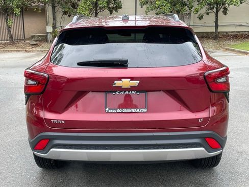 Used 2025 Chevrolet Trax LT w/ LT Convenience Package FWD image 6