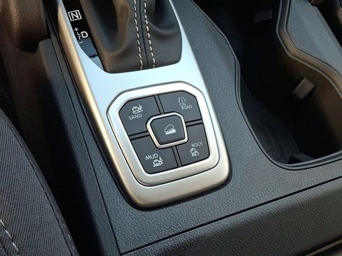 New 2026 Nissan Frontier SV w/ Tow Package image 16