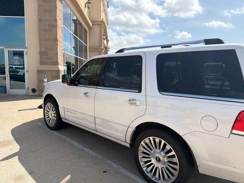 Used 2017 Lincoln Navigator Select RWD image 17