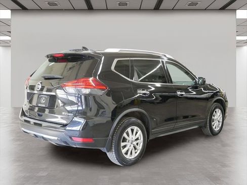 Used 2017 Nissan Rogue SV w/ SV Premium Package image 5