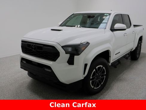 Used 2024 Toyota Tacoma TRD Sport image 2