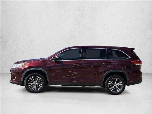Used 2019 Toyota Highlander LE FWD image 8