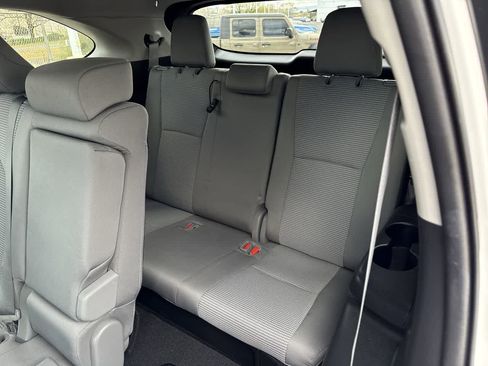 Used 2021 Toyota Highlander LE image 13