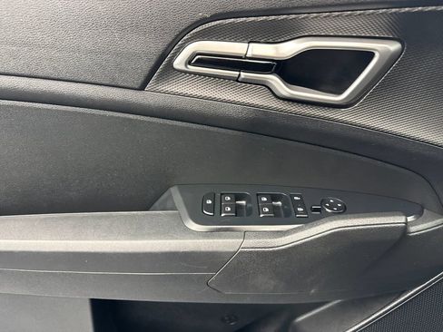 Used 2024 Kia Sportage LX image 10