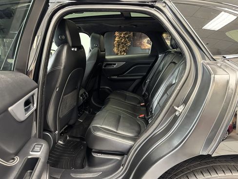 Used 2019 Jaguar F-PACE S image 39