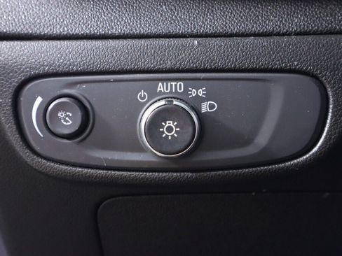 Used 2023 Chevrolet Bolt LT FWD image 10