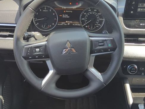 Used 2025 Mitsubishi Outlander SE AWD/4WD image 9