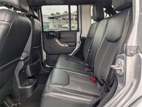 Used 2016 Jeep Wrangler Unlimited Sahara image 14