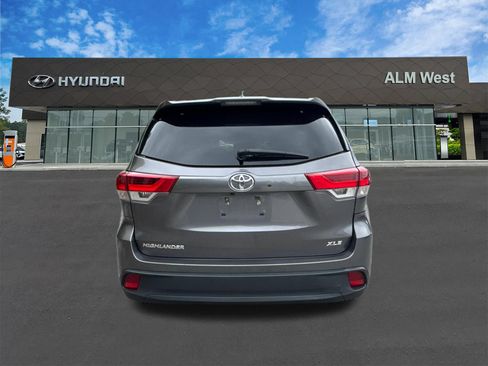 Used 2018 Toyota Highlander XLE FWD image 6