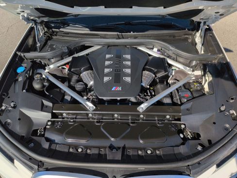Used 2025 BMW X7 M60i w/ Executive Package image 35