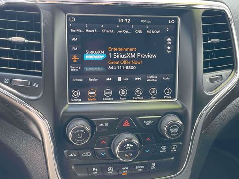 Used 2018 Jeep Grand Cherokee Altitude AWD/4WD image 9