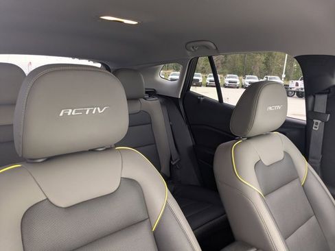 Used 2025 Chevrolet Trax ACTIV image 19